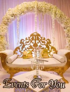 Scène de mariage luxe : canapé royal doré/blanc, arche de roses blanches, rideaux. Centre de table en cristal. Events For You.